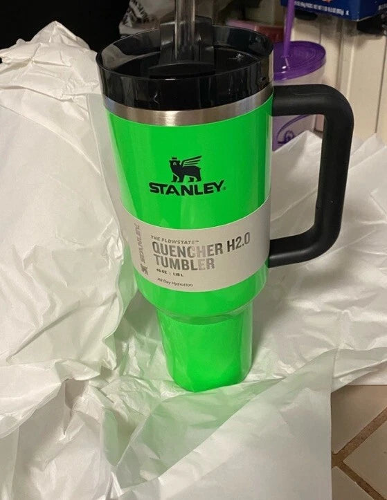 Stanley 40 oz Tumbler Neon Green – Quencher H2.0 FlowState Stainless Steel Travel Tumbler